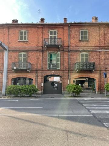 Bon Bon Del Corso Con Terrazzo E Aria Condizionata Apartment Asti Luaran gambar